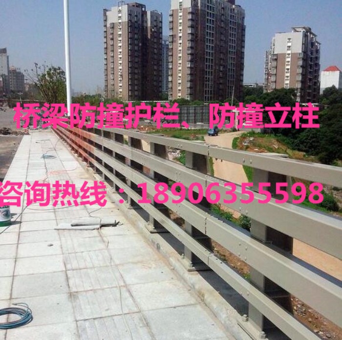 橋梁防撞護(hù)欄，防撞立柱